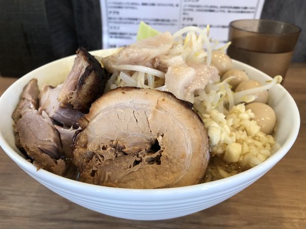 「ラーメン＋肩ロース＋生姜＋うずら卵¥1,120」@らーめん 小烏丸の写真