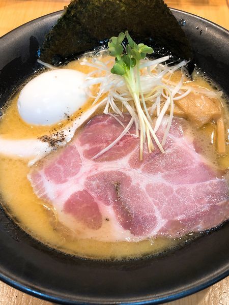 「鶏白湯ラーメン(醤油) ¥800＋味玉 ¥100」@麺屋774の写真