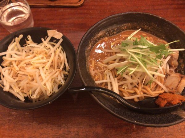 「山もやし 大盛 920円 辛さ普通」@辛麺 真空 町田本店の写真