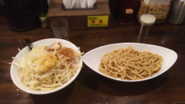 「濃厚Ｇ郎つけ麺(野菜増し・背脂増し) 魚粉節トッピング」@六代目 麺処「まるは」極 西船橋店の写真