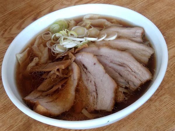 「醤油チャーシューワンタンメン(並盛・手打ち麺)1,200円」@恵比寿の写真