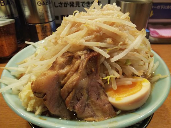 「まんてんらーめん　麺２００ｇ　※野菜マシ　煮卵付＆にんにく少」@麺屋 まんてんの写真