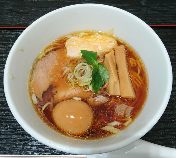 「鶏醤油らぁ麺+煮卵」@らぁ麺とうひち 新宿高島屋京都美味コレクションの写真