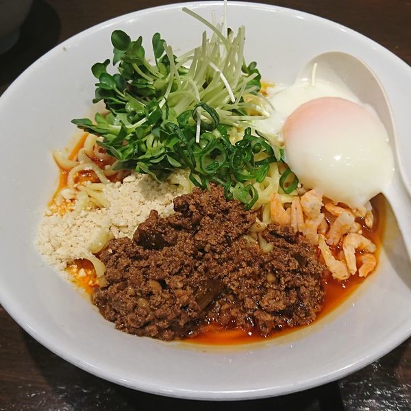 「日式 汁なし担々麺 温玉入り」@六坊担担面の写真