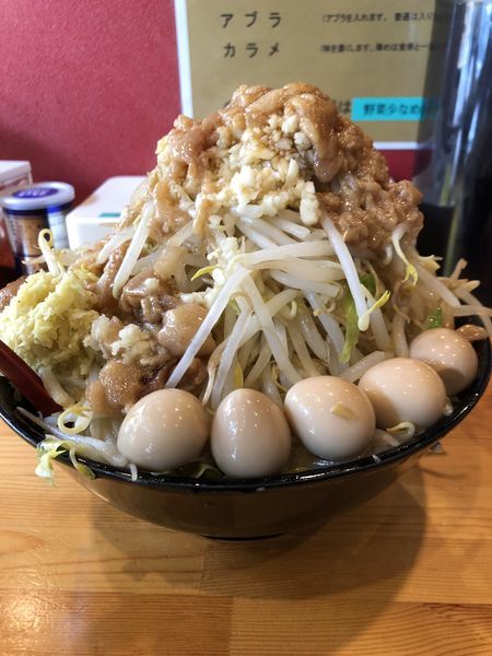 「小ラーメン（にんにく・あぶら）＋生姜＋うずら卵＋生卵¥980」@ラーメン ほしのの写真