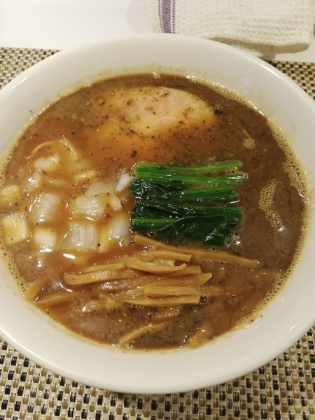 「焦がし煮干らぁめん」@らぁめんや やしげるの写真