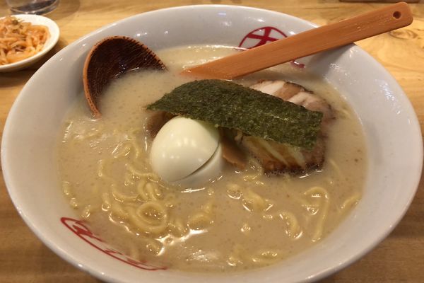 「九十九とんこつラーメン」@九十九とんこつラーメン 恵比寿本店の写真