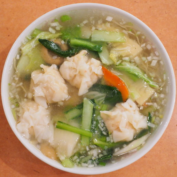 「黒板メニュー　えびワンタン麺　大盛　※香港麺（細）を選択」@鳳林の写真