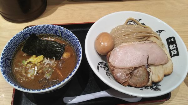 「濃厚特製つけ麺大盛(320g）　壺焼きチャーシュー・バラチャ」@松戸富田麺業 千葉駅構内店の写真