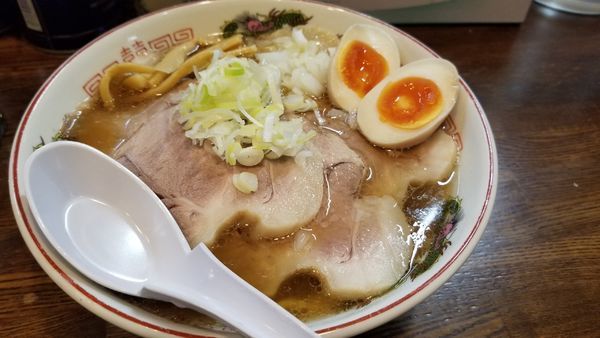 「味玉チャーシューメン　醤油　太麺変更」@らあめん 寸八 総本店の写真
