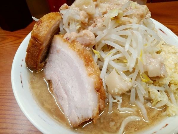 「ラーメン（麺少なめヤサイニンニクアブラ）」@ラーメン二郎 亀戸店の写真