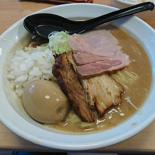 「味玉ド豚骨 玉ネギ」@ド豚骨 貫の写真