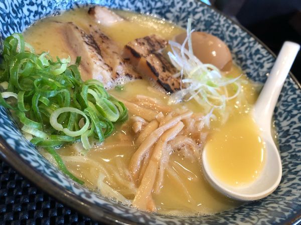 「濃厚鶏そば」@ブラウンの写真