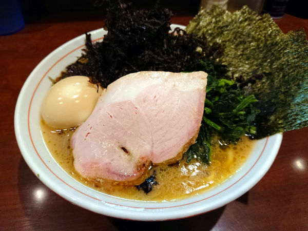 「らーめん(もも肉)＋岩のり＋味玉」@らーめん飛粋の写真