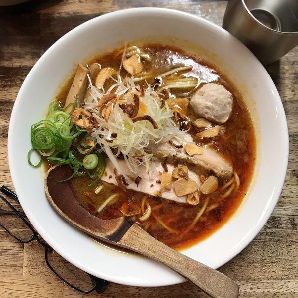 「紅ラーメン」@らーめん チキントの写真