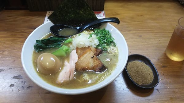 「特製九十九里煮干らーめん大盛　魚粉トッピング」@三代目麺処 「まるは」極 船橋店の写真