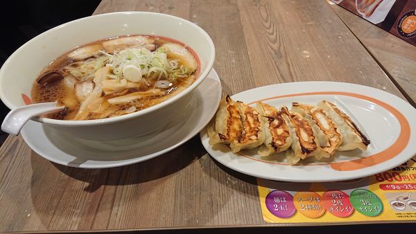 「チャーシューめんと餃子」@幸楽苑 秋葉原店の写真