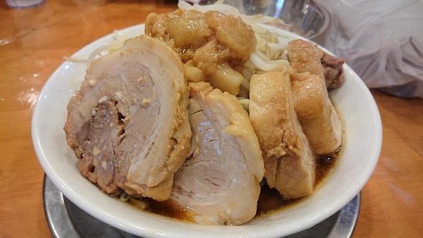「大豚ラーメン+あぶねぎたま」@麺屋穴場の写真