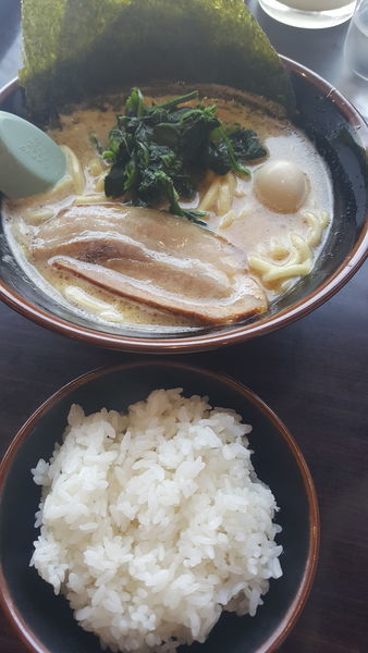 「醤油ラーメン＋半ライス」@吟家 蘇我店の写真