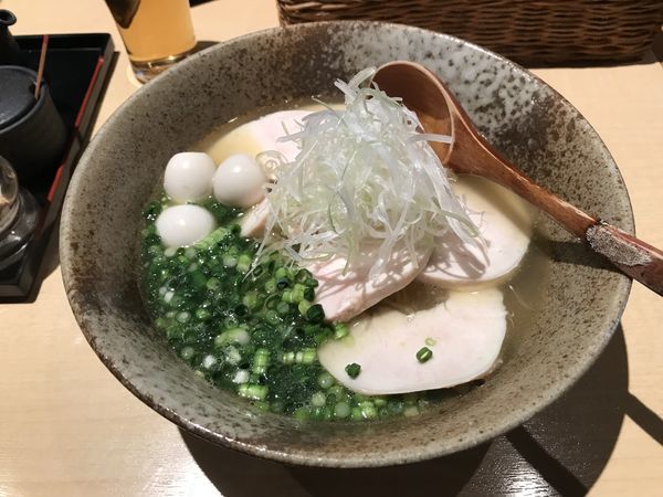 「鶏チャーシューそば＋クーポン煮卵」@鶏料理 葉やまの写真