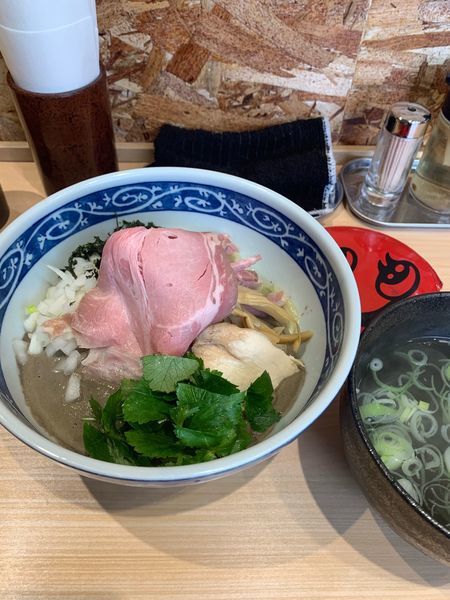 「煮干し油そば」@寿製麺 よしかわ 西台駅前店の写真