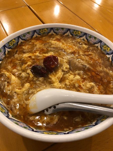 「激辛酸辣湯麺 柳麺」@中国ラーメン 揚州商人 東大宮店の写真