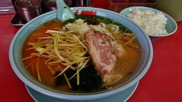 「限定/絶品えび塩らーめん+大盛り+ネギ増し+豚2枚増し+他」@ラーメン山岡家 瑞穂店の写真