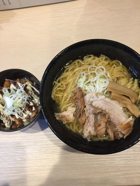 「貝出汁ラーメン２玉チャーシュー丼 ￥８５０円」@海から空へ…の写真