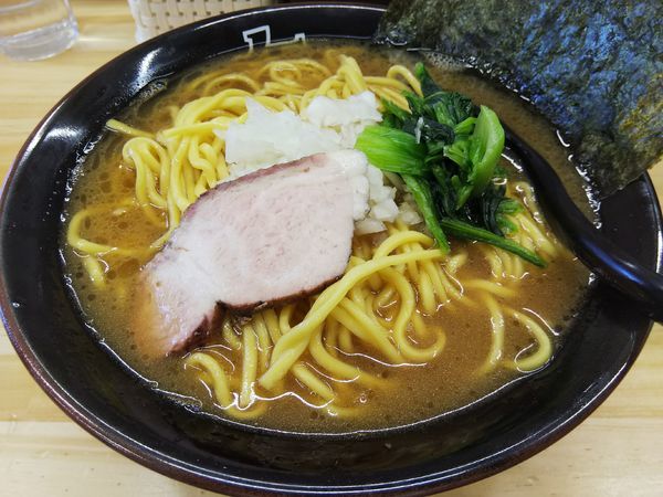 「家系とんこつ醤油　（麺大盛）　※鶏チャーシュー抜き」@らーめん矢の写真