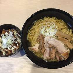 貝出汁ラーメン２玉チャーシュー丼 ￥８５０円