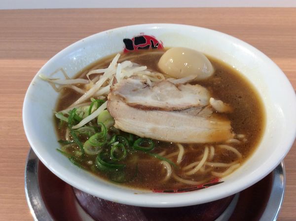 「煮卵入りラーメン」@徳島らーめん にし利の写真