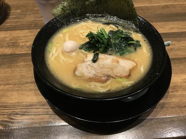 「醤油ラーメン」@横浜家系濃厚とんこつラーメン 本気家の写真