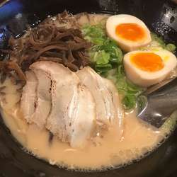 ラーメン 硬め、味玉無料トッピング 680円