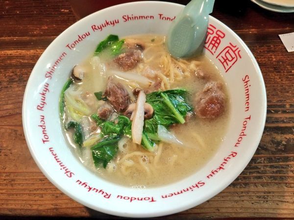 「10周年記念限定 熟成県産牛白湯ラーメン」@琉球新麺 通堂 寄宮十字路店の写真