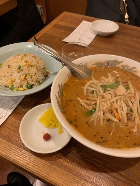 「感謝セット（味噌ラーメン、半チャーハン）780円」@龍王 本店の写真