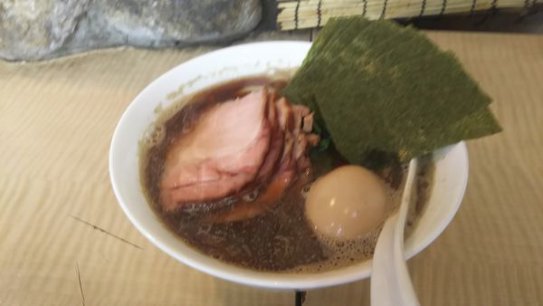 「濃口にぼし　チャーシュー・味玉・のりトッピング」@菜の写真