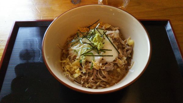 「冷やしとろろそば 肉スペシャル」@肉蕎麦 究の写真