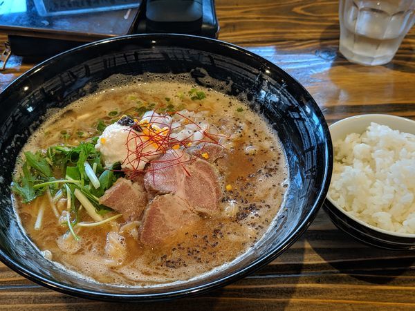 「濃潤はやぶさ　890円ライス（無料）」@麺屋はやぶさの写真