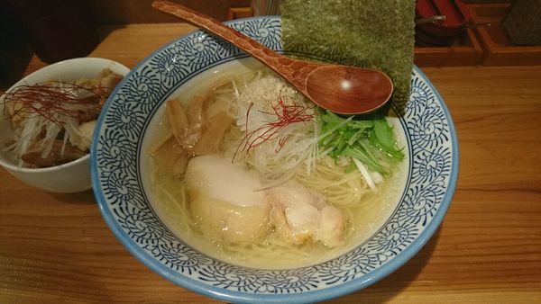 「鶏そば_680円＋セットA（鶏めし_200円）」@鶏そば そると 阿佐ヶ谷店の写真