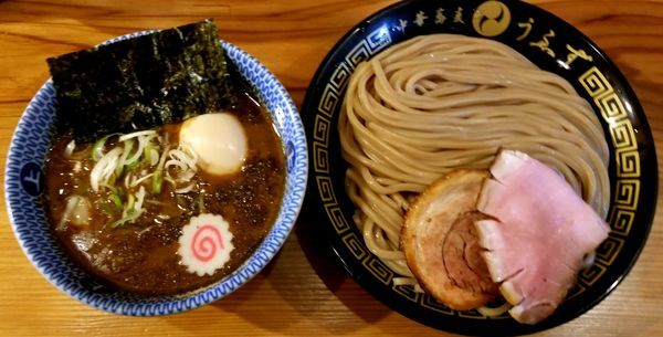 「つけ味玉(並)＋生卵、チャーシューご飯」@中華蕎麦うゑずの写真