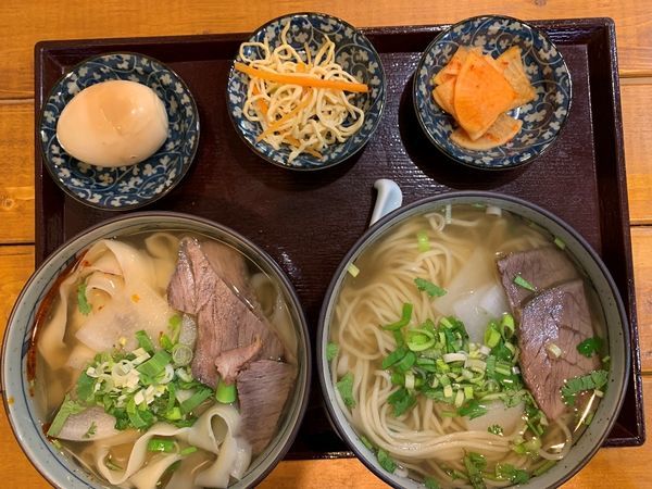 「普通牛肉麺セット」@耶曼牛肉面の写真