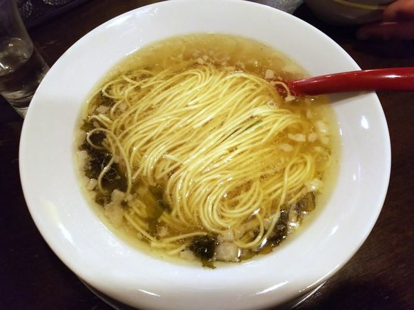 「豚ニボ塩かけそば　750円」@立ち呑み居酒屋 金町製麺の写真