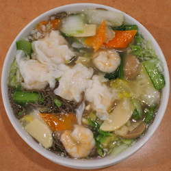 黒板メニュー　えびワンタン麺　大盛　※ウーロン麺を選択