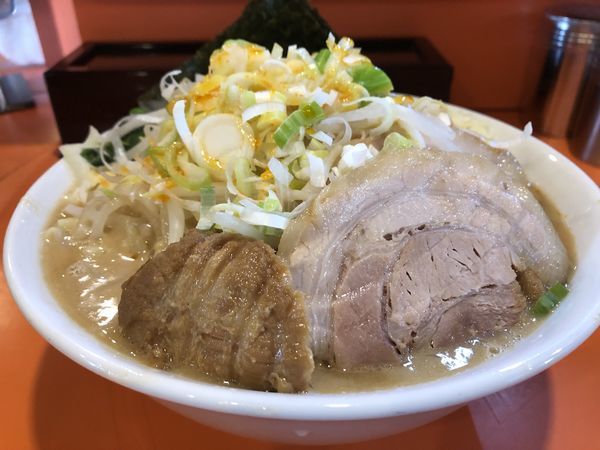 「豚入りラーメン＋豚1枚＋チーズ＋海苔＋レン草¥1,300」@ちばからの写真