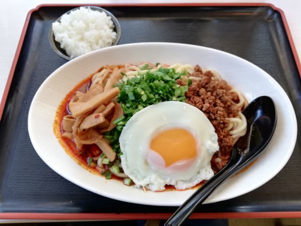 「まぜそば（ギョーザパンチ味）期間限定」@あぢとみ食堂の写真