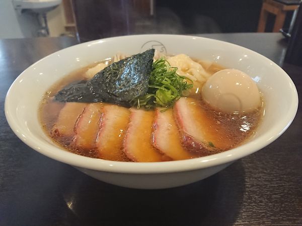 「チャーシュー特製ワンタン麺(黒だし)＋味付玉子」@八雲の写真