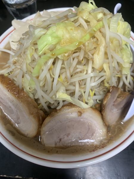 「らーめん全マシマシ」@肉だしラーメン 濃い豚の写真