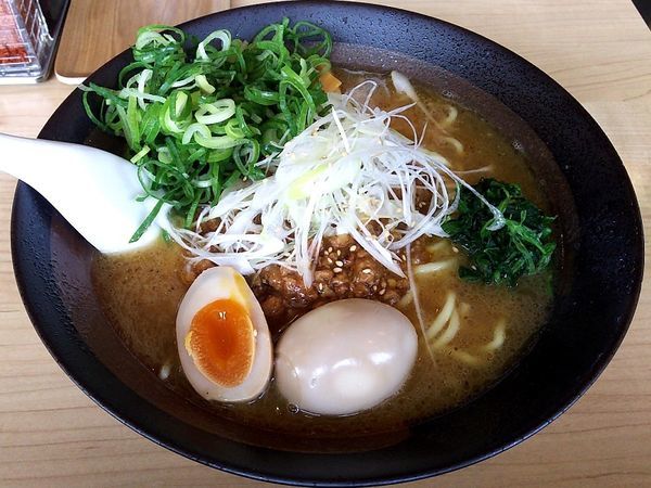 「肉味噌そば+九条ねぎ+煮タマゴ」@製麺食堂 あぶみの写真
