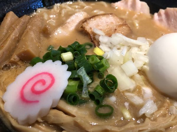 「特製濃厚中華そば」@中華そば 輝羅の写真