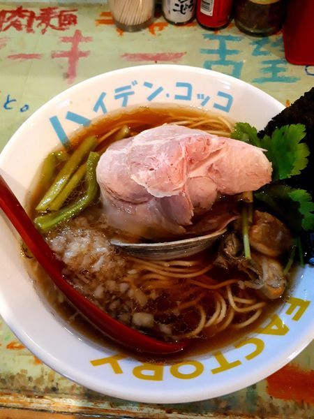 「魚貝煮干し中華そば750円」@ハイデン.コッコFACTORYサマンサ・タマサの写真